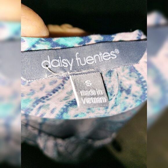 Daisy Fuentes Small S Tank Top Sheer Keyhole High Low Blouse Flowy - Picture 4 of 4